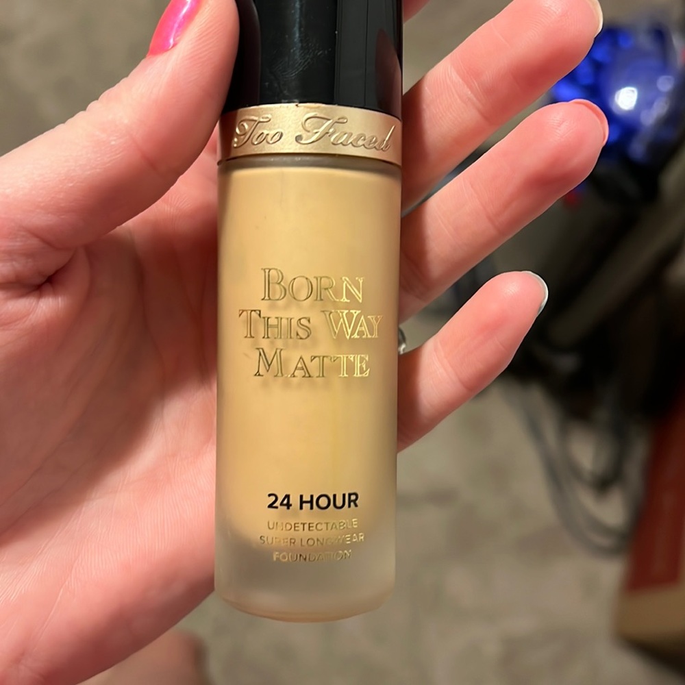 Too faced brown this way matte foundation porcelain.